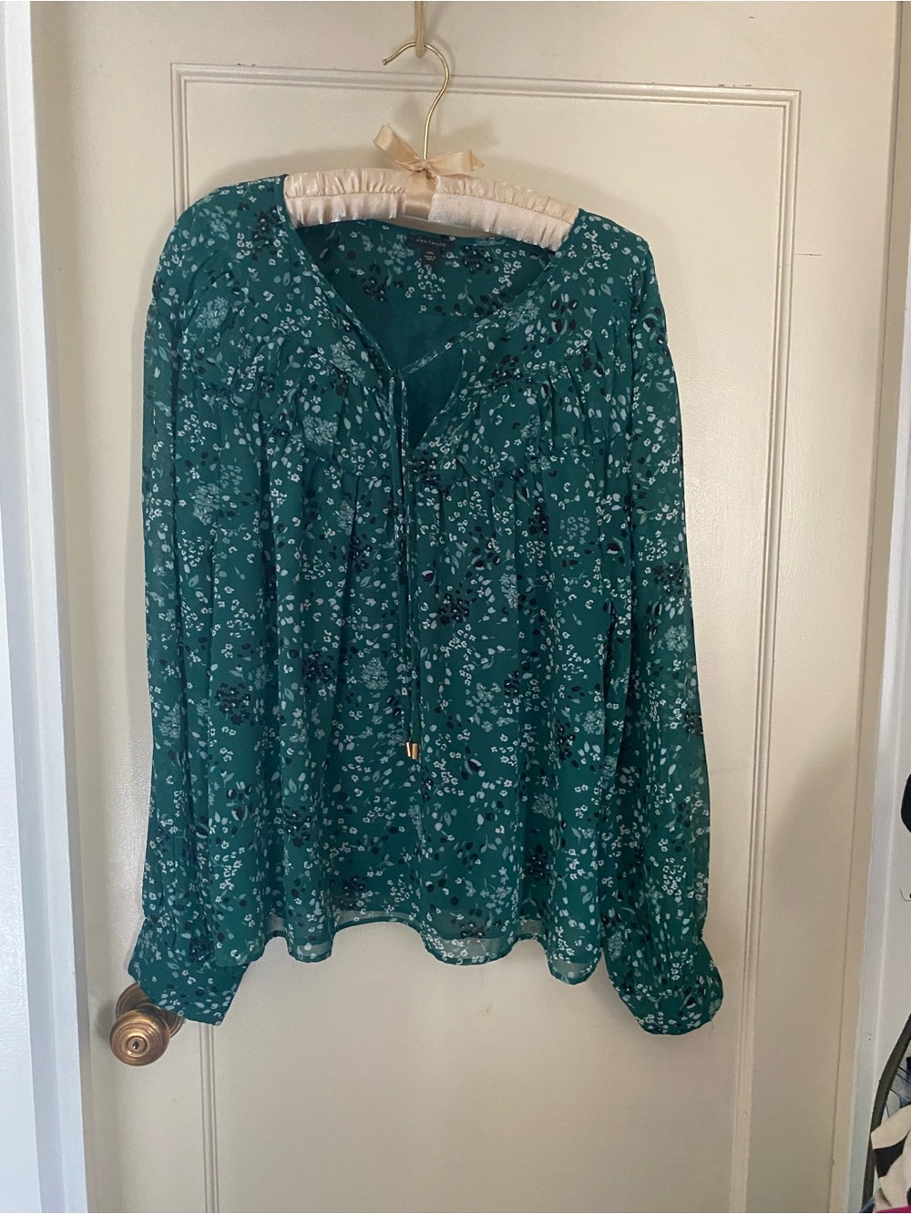 Ann Taylor Factory green Floral Peasant Blouse with Tie Neck